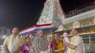 RJD chief Lalu Prasad Yadav reached Tirupati Balaji temple with his family, Tejashwi Yadav visited Balaji on his wedding anniversary