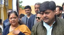 Rajasthan: वसुंधरा राजे के बेटे दुष्यंत सिंह पर विधायक को रिसोर्ट में रखने का आरोप, जेपी नड्डा से मिल सकती हैं पूर्व CM