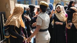 Karnataka Hijab Row: कर्नाटक में हिजाब पर बैन हटेगा, सीएम सिद्धारमैया का ऐलान; सियासत तेज