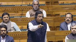 स्पीकर के पोडियम पर चढ़कर इन तीन सांसदों ने लगाए नारे, विशेषाधिकार समिति की रिपोर्ट आने तक निलंबित