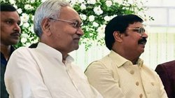पत्नी के साथ CM नीतीश से मिलने पहुंचे आनंद मोहन, बिहार में तेज हुईं सियासी अटकलें