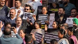 संसद से अब तक कौन-कौन हुआ निलंबित? यहां पढ़ें सस्पेंड होने वाले सांसदों की पूरी लिस्ट