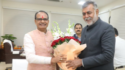 ये तस्वीर सिर्फ राजनीतिक शिष्टाचार या सत्ता ट्रांसफर का संकेत? शिवराज-प्रह्लाद की मुलाकात ने बढ़ाया सियासी पारा, क्या ‘मामा’ को पता मोदी-शाह के मन की बात