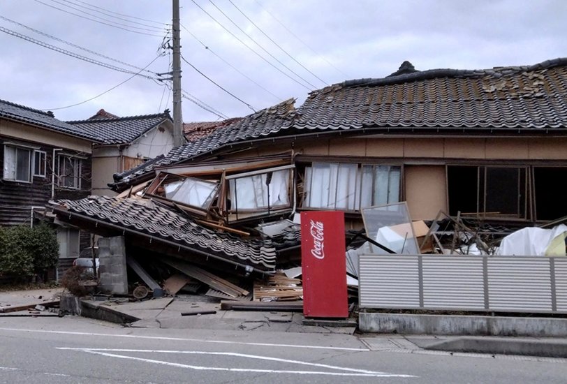 Japan issues tsunami alert