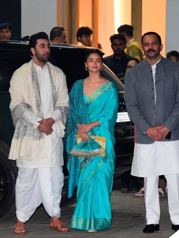 Alia Bhatt worn saree with Ramayan on it
