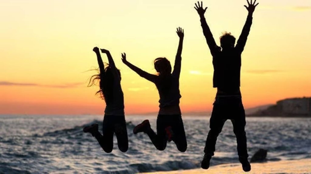 Dunia Mere Aage, Friendship, Importance of friends