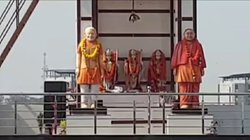 अवैध निर्माण बचाने के लिए बनाया मंदिर और मोदी-योगी को बना दिया द्वारपाल, जानिए क्या है मामला