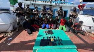 Indian Navy, somalia pirates, pakistani rescued