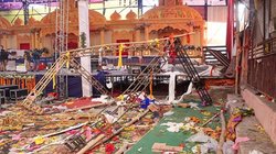 दिल्ली के कालकाजी मंदिर में सिंगर बी प्राक के कार्यक्रम के बीच अचानक टूटा मंच, महिला की मौत, 17 घायल