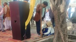 महिला से जूते बंधवाने वाले एसडीएम पर गिरी गाज, CM मोहन यादव ने खुद दिए सस्पेंड करने के आदेश
