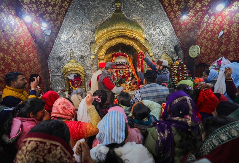 devotees gathered in temples on the first day of new year in India
