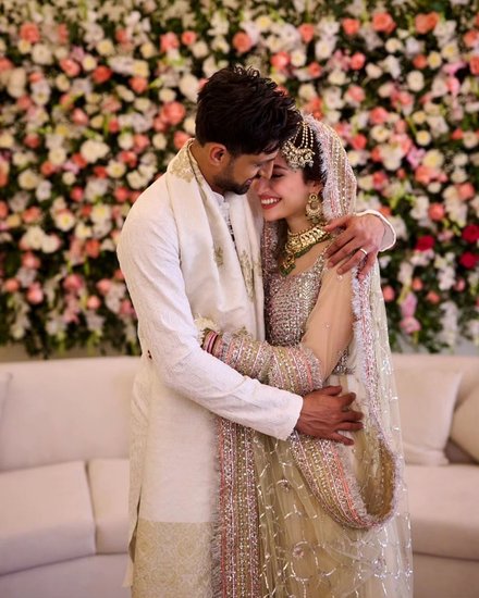 shoaib malik malik marries pakistani actress sana javed