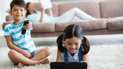 रविवारी नुस्‍खे: बच्‍चों को लग रही है मोबाइल और टेलीविजन की लत, जानें नुकसान और दूर करने के उपाय