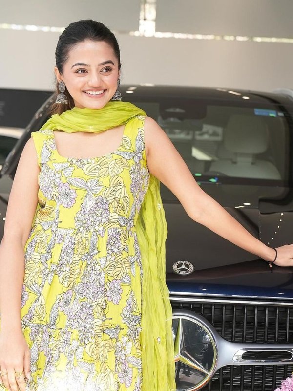 Helly Shah Car