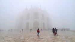 दिल्ली-NCR में शीतलहर की मार, देरी से चल रहीं ट्रेनें, फ्लाइट पर भी असर, IMD ने जारी किया अलर्ट