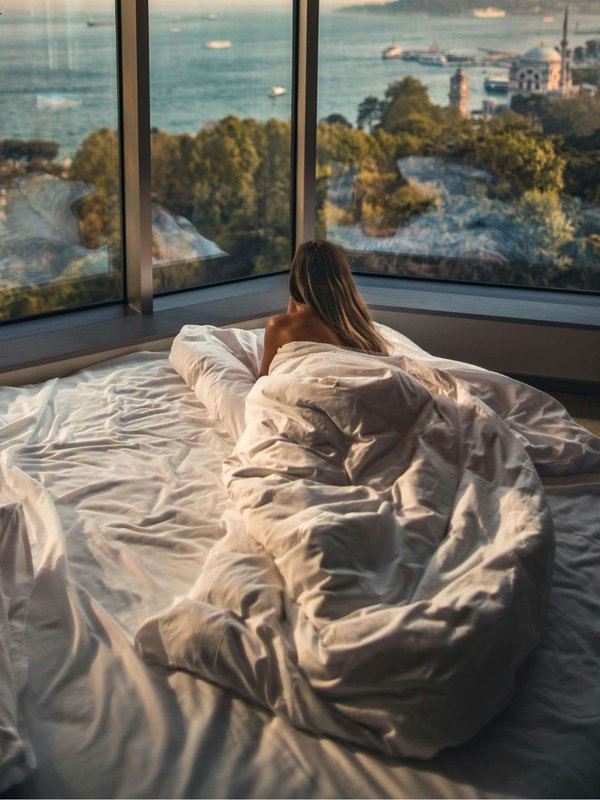 Why hotel bed sheets are White