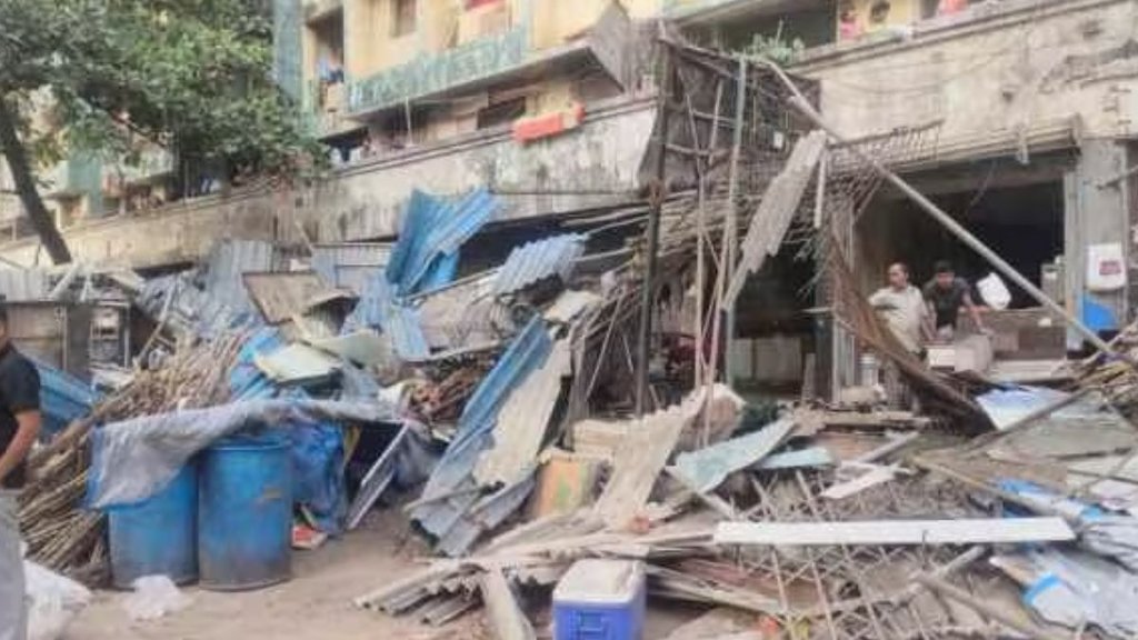 bulldozer action in mumbai meera road