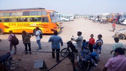 हिंदू श्रद्धालुओं को मंदिर लेकर जा रहा था मुस्लिम ड्राइवर, रास्ते में आया हार्ट अटैक, ऐसे बचाई 60 यात्रियों की जान