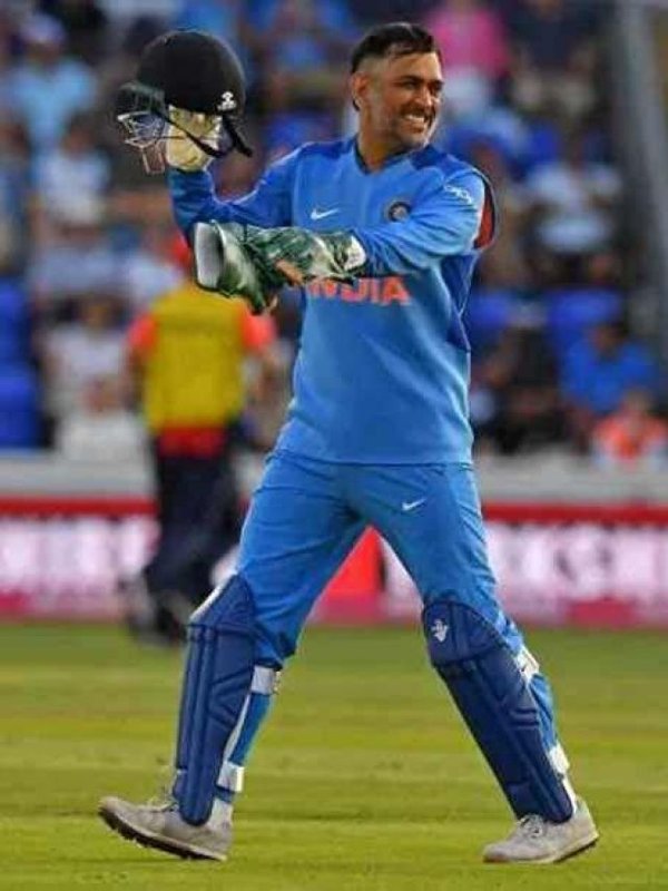 175erch8_ms-dhoni_625x300_17_November_18