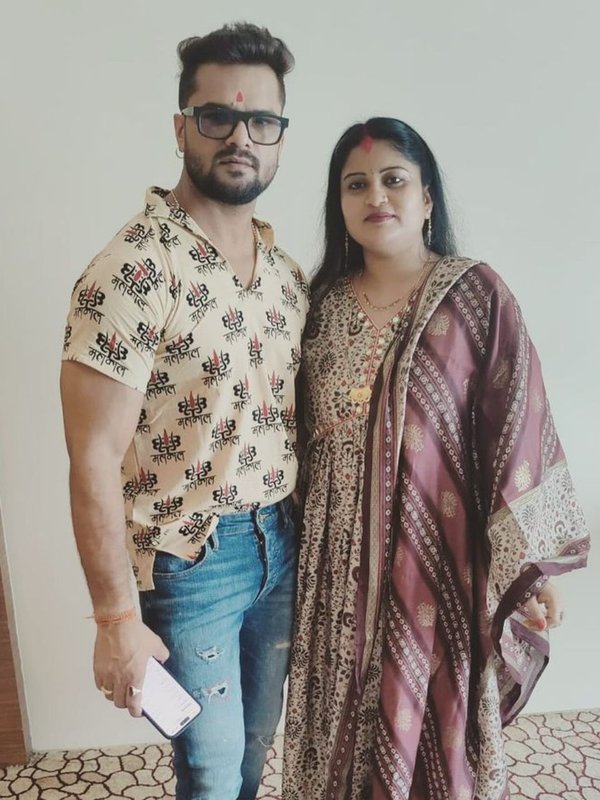 Bhojpuri Star khesari lal yadav Touches Wife Feet