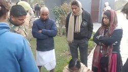 चिता पर मां का शव रखकर घंटों संपत्ति के लिए लड़ती रहीं बेटियां, जानिए फिर पुलिस ने क्या किया?