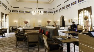 woman scammed in Delhi five star hotel