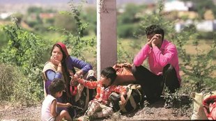 Dunia mere aage, Displacement, life outside home