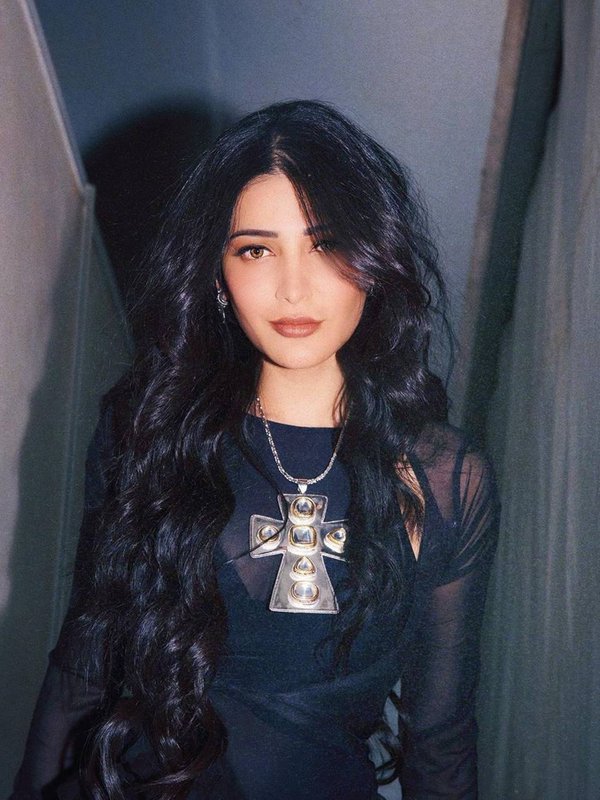 Shruti Haasan Looks