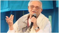 JLF 2024: जयपुर लिटरेचर फेस्टिवल में गुलजार के शब्दों ने बांधा समां, इत्र की महक पर कह डाली ये बात