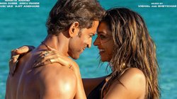 ऋतिक रोशन-दीपिक पादुकोण के Kiss सीन पर खड़ा हुआ विवाद, ‘फाइटर’ के खिलाफ एयरफोर्स ऑफिसर ने की शिकायत
