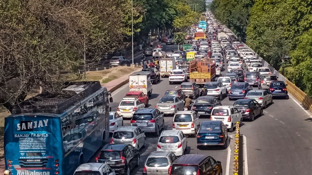 Noida farmer protest road jam