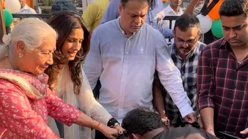 Raveena Tandon, Raveena Tandon father ravi tandon Chowk, Raveena Tandon father ravi tandon Birth Anniversary