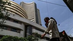 Share Market Crash: RBI के ऐलान के बाद शेयर बाजार धड़ाम, Sensex 700 अंक गिरा, Nifty भी 21,800 के नीचे