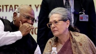 Sonia Gandhi, Mallikarjun Kharge,