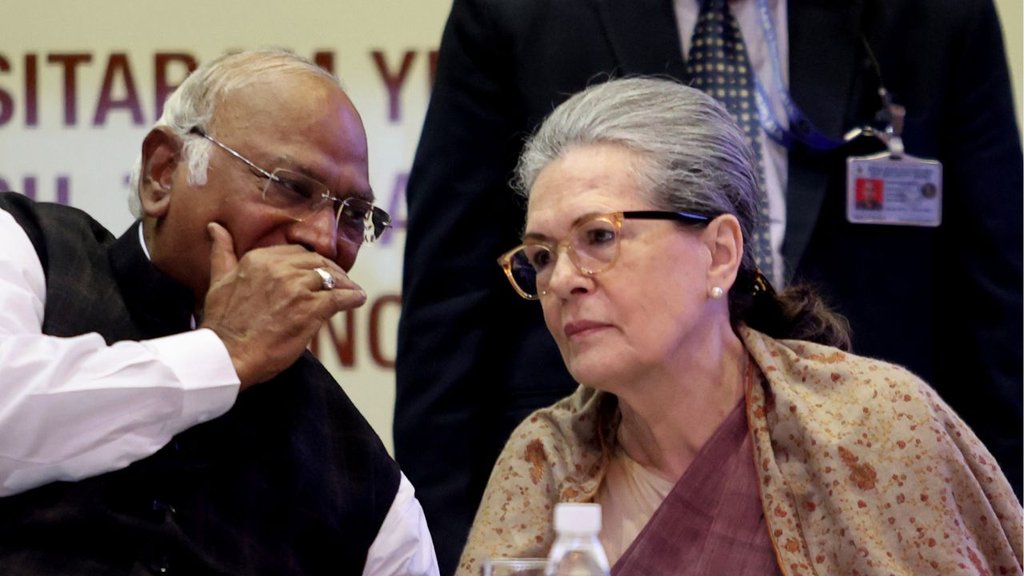 Sonia Gandhi, Mallikarjun Kharge,