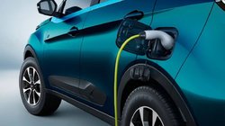 Tata Nexon ev and Tiago ev price slashed: नेक्सॉन और टियागो के इलेक्ट्रिक अवतार हुए सस्ते, टाटा मोटर्स ने कीमतों में 1.20 लाख तक की कटौती