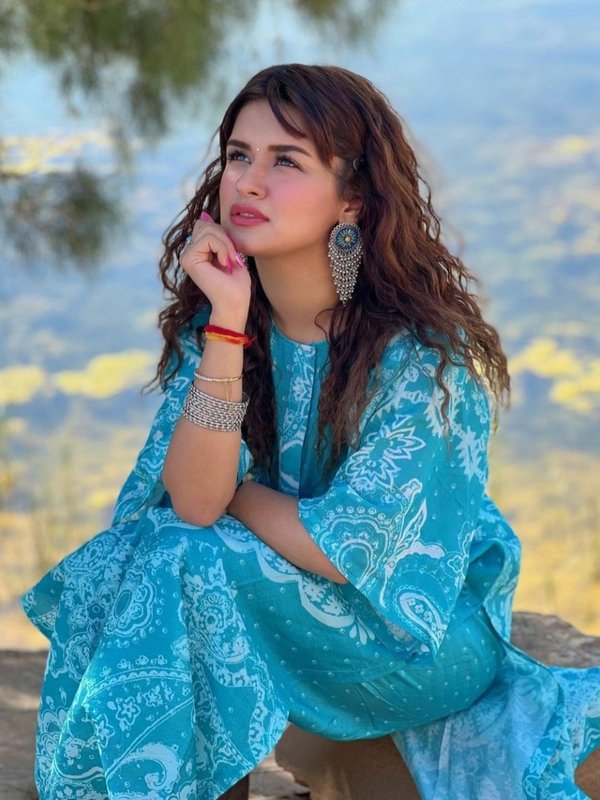 avneet kaur instagram