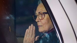 sonia gandhi, sonia gandhi italy family, sonia gandhi hometown in italy,