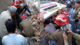 delhi building| building collapse
