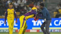 WPL 2024: कप्तान के बाद पिच पर ‘बाहुबली’ बनीं एलिसा हीली, ग्राउंड पर घुसे फैन को यूं सिखाया सबक