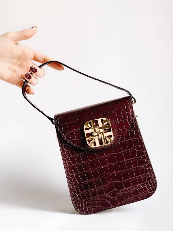 purse or wallet according to zodiac sign, vastu tips, vastu tips for money, vastu tips for wallet,