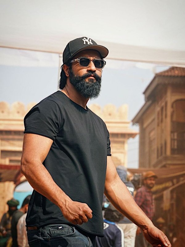 vicky kaushal family story