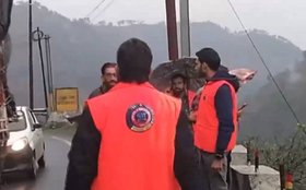 Accident in JK, Taxi fell in ditch