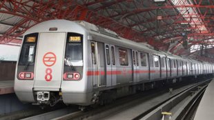 Delhi Metro, Viral Video, Delhi metro Makeup Video