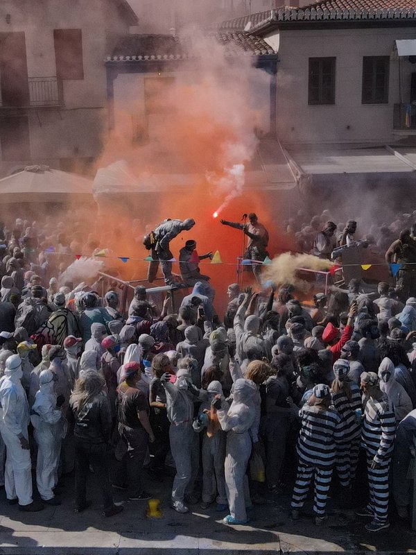 Greece Carnival floor war
