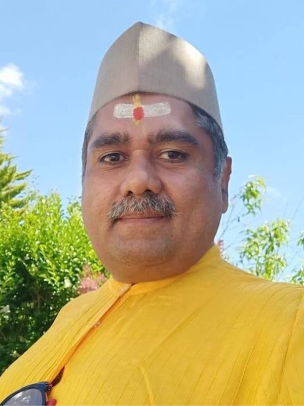 Nita Ambani-Mukesh Ambani Pandit Ji Chandra Shekar Sharma