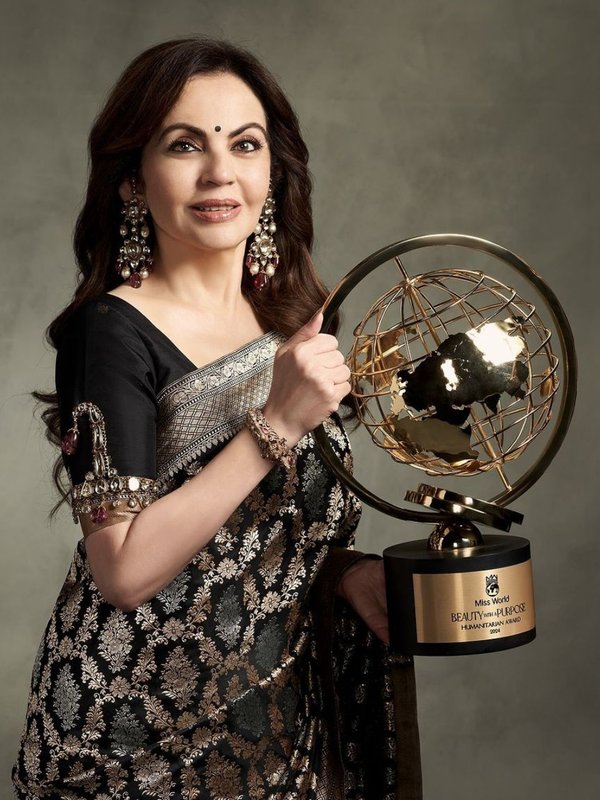 Nita Ambani miss world finale