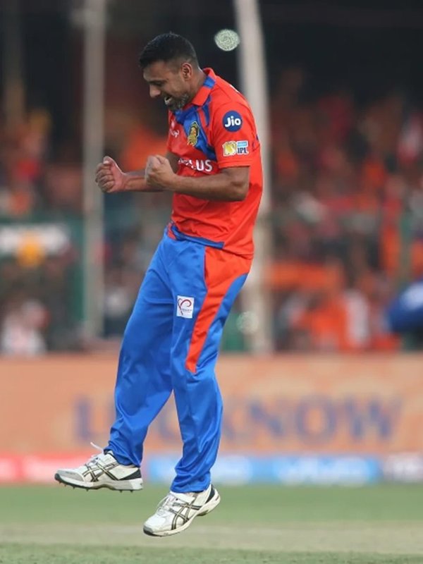 most maiden overs, IPL history, Praveen kumar