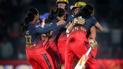 WPL 2024: महिला टीम ने खत्म किया RCB फैंस का 16 साल का इंतजार, विराट कोहली ने वीडियो कॉल करके दी बधाई