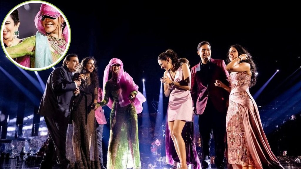Rihanna Dress Malfunction